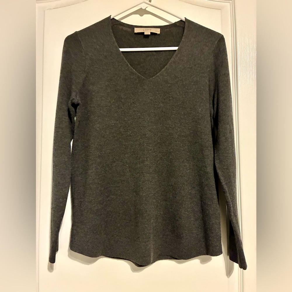 Loft Gray V-Neck Sweater XSP